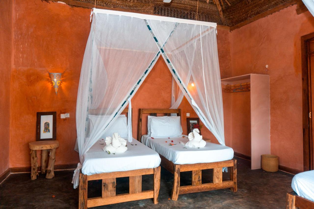 Zanzibar Kusini Beach Bungalows Hotel Kizimkazi Kültér fotó