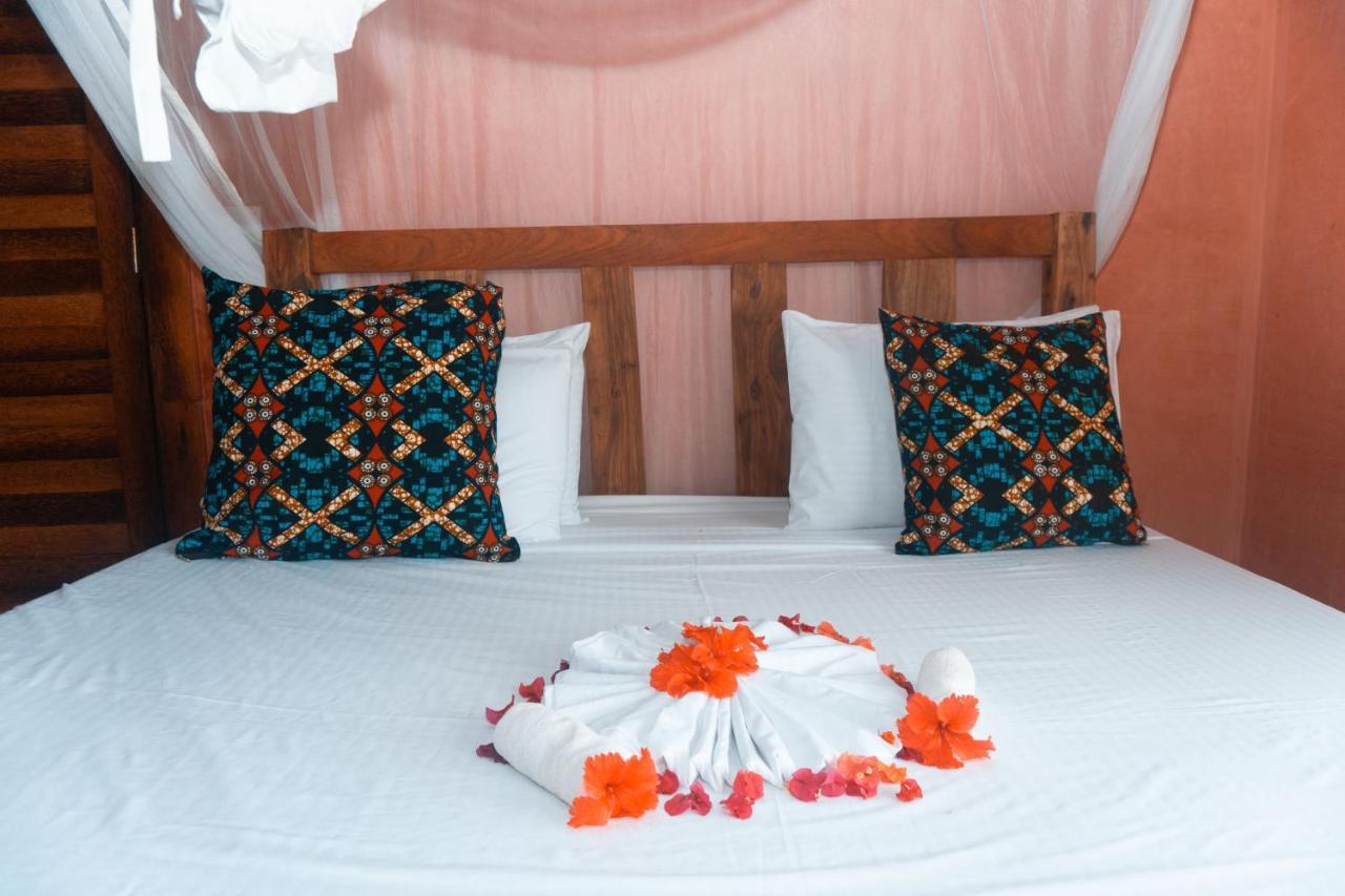 Zanzibar Kusini Beach Bungalows Hotel Kizimkazi Kültér fotó