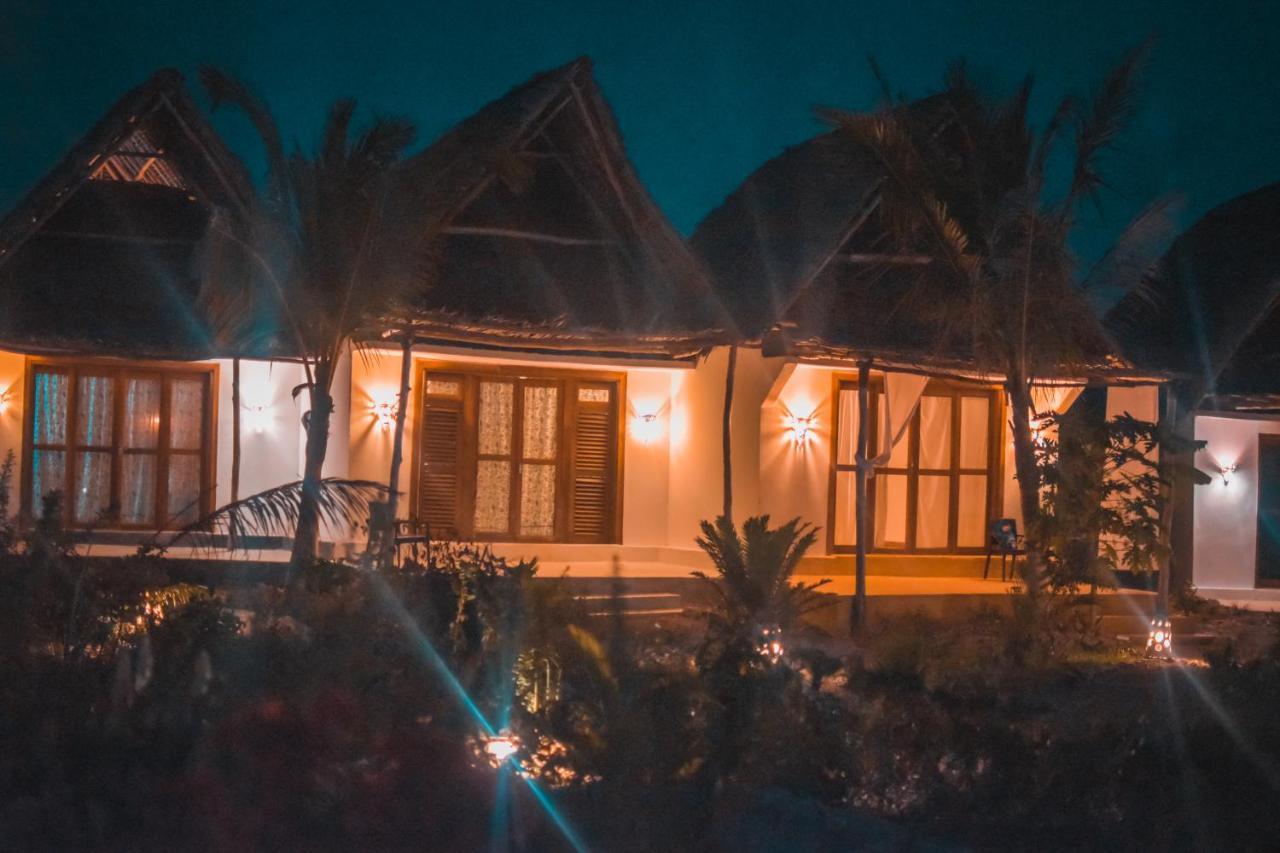 Zanzibar Kusini Beach Bungalows Hotel Kizimkazi Kültér fotó