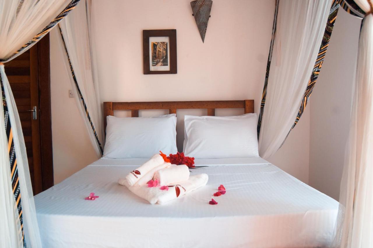 Zanzibar Kusini Beach Bungalows Hotel Kizimkazi Kültér fotó