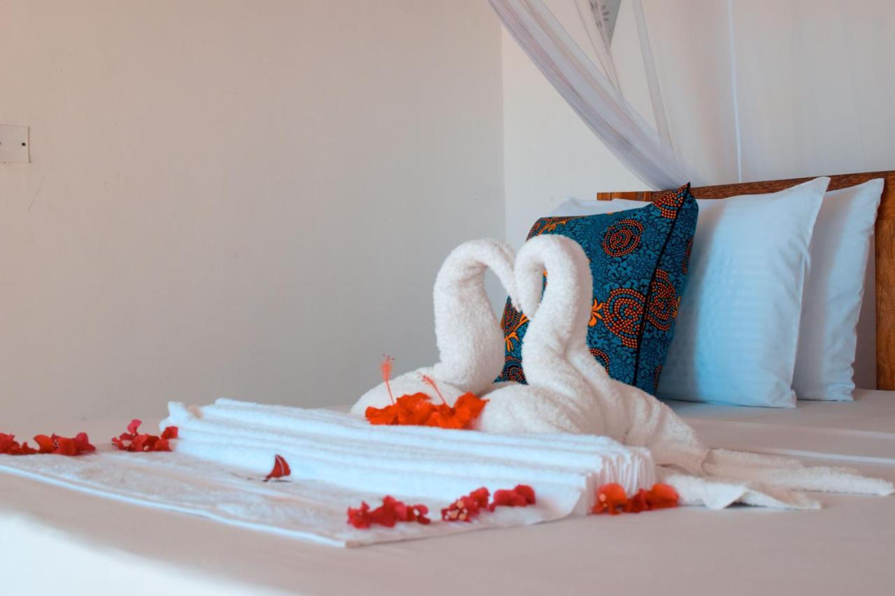 Zanzibar Kusini Beach Bungalows Hotel Kizimkazi Kültér fotó